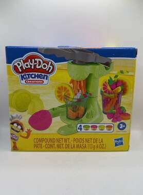 Play-Doh Kitchen Creations Juice Squeezin' Playset Toy Juicer for Kids 3+